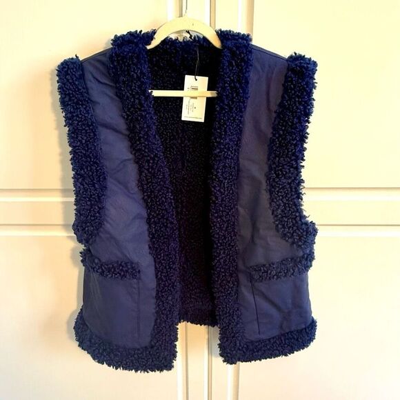 NWT WeWoreWhat reversible vest, “the Sherpa Reversible Vest”, which offers versa - Picture 6 of 9